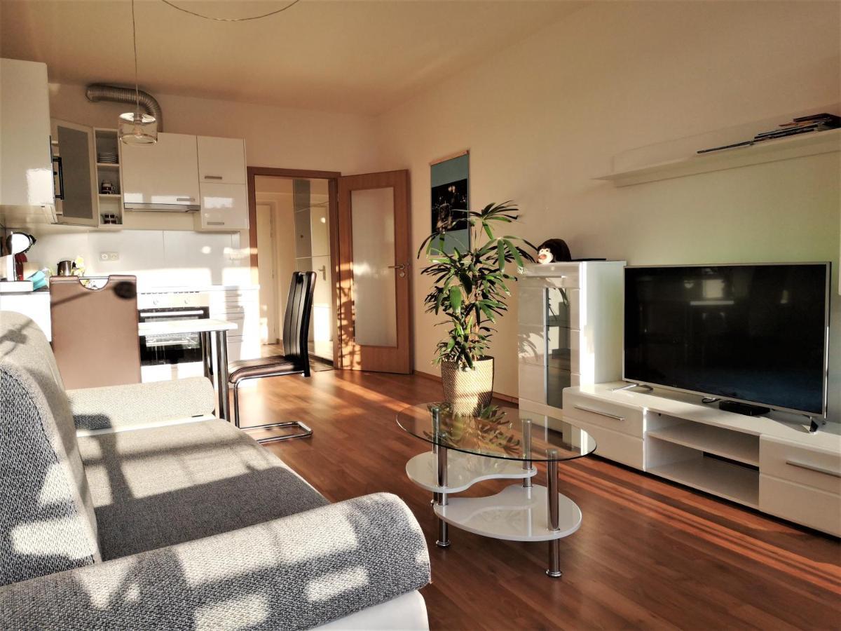 New Apartment With Garage Parking Брно Екстер'єр фото