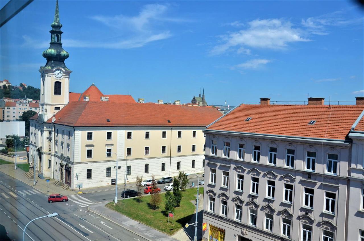New Apartment With Garage Parking Брно Екстер'єр фото